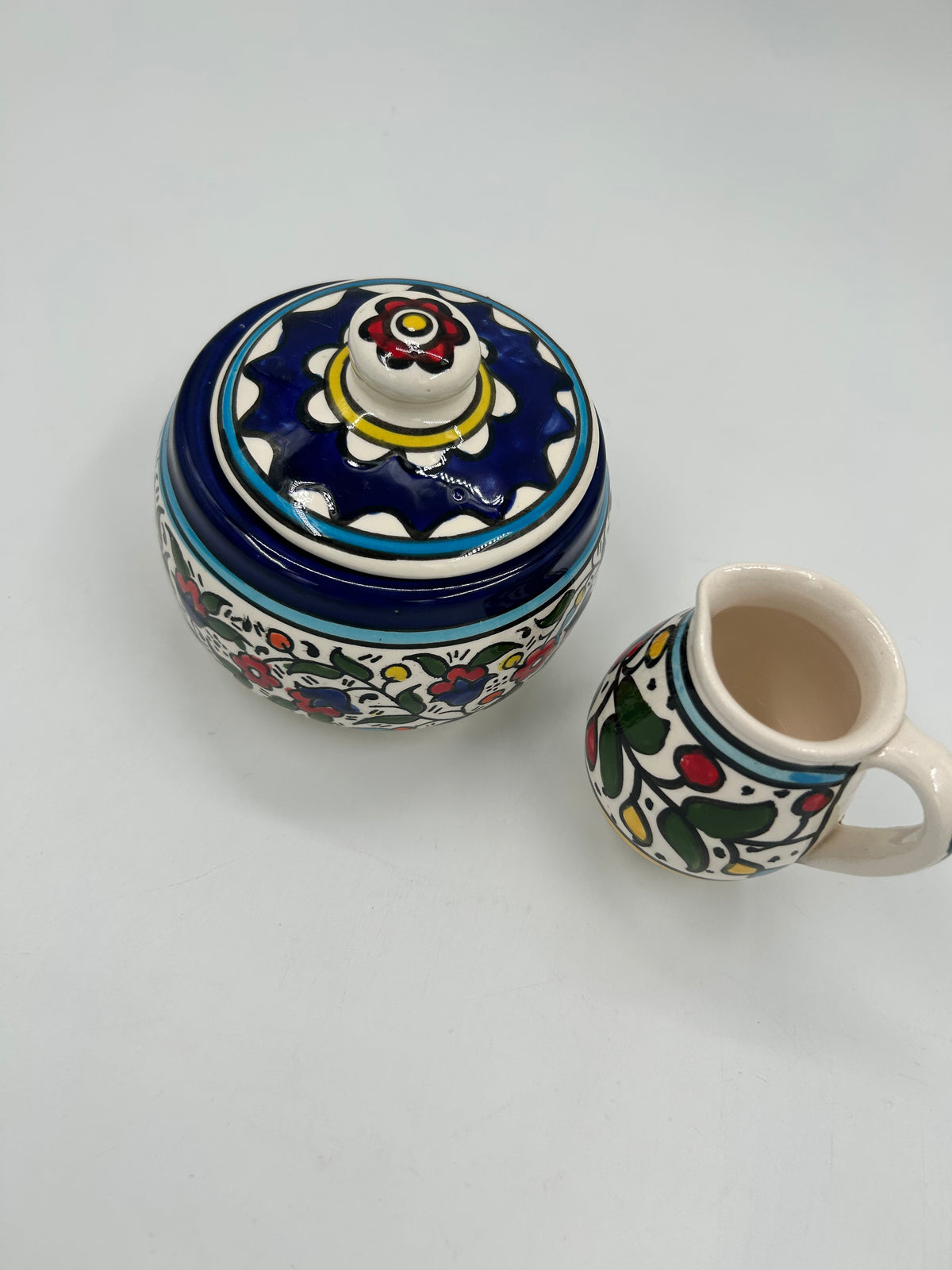 Tarro Al-khalil con tapa y crema.
