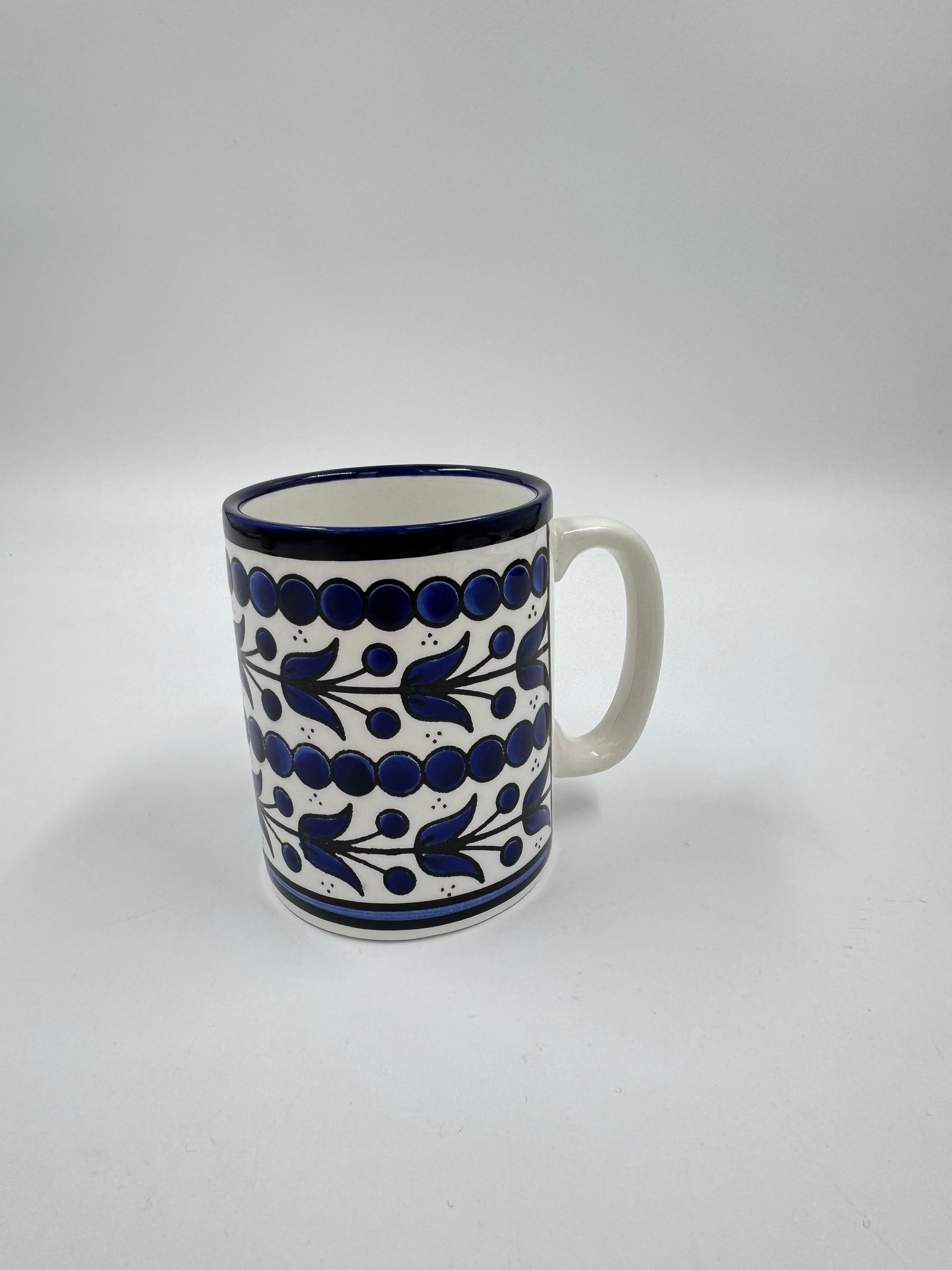 Taza con flores azul real