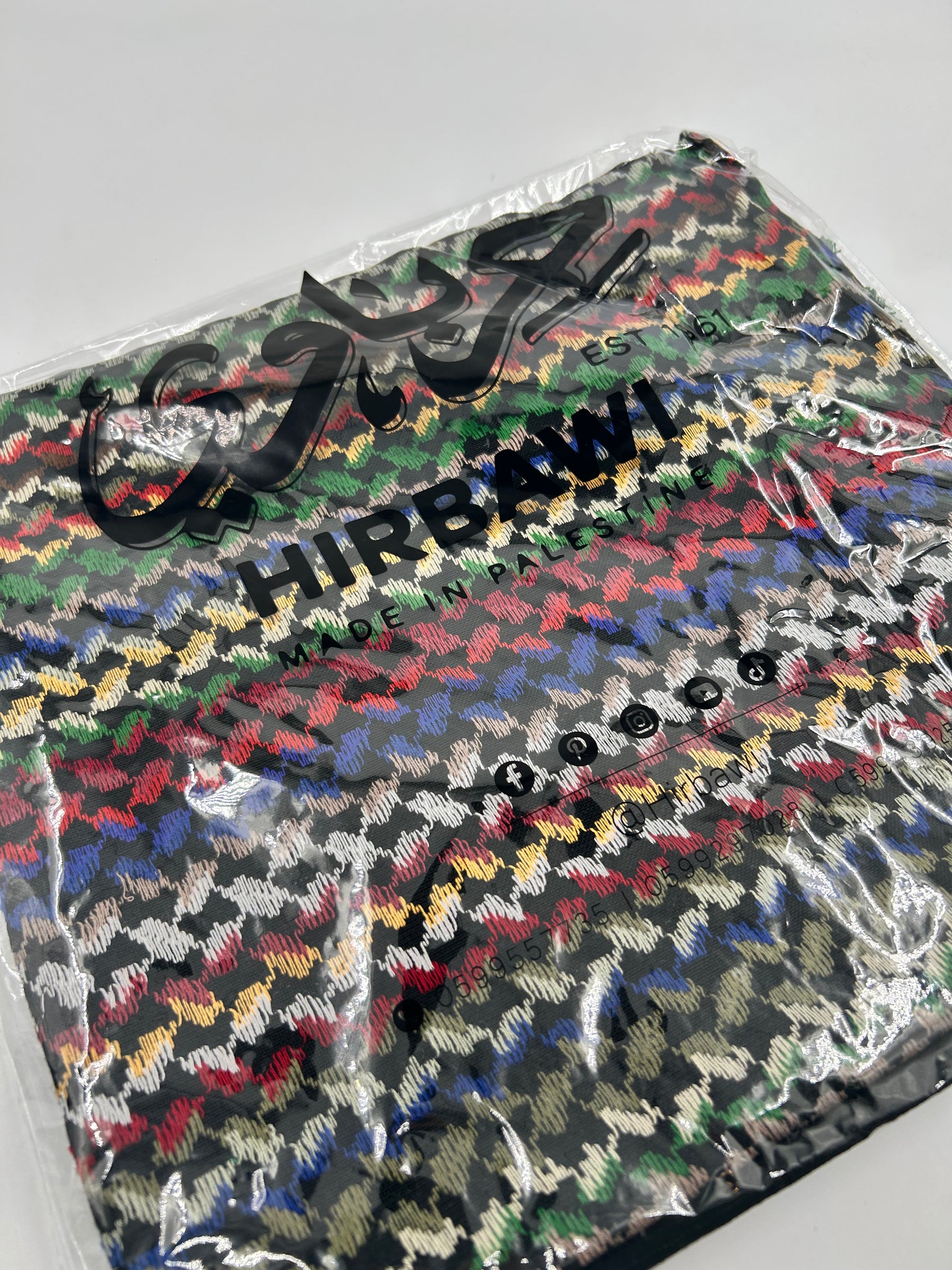 Authentisches Hirbawi-Kuffiyeh – schwarz/mehrfarbig