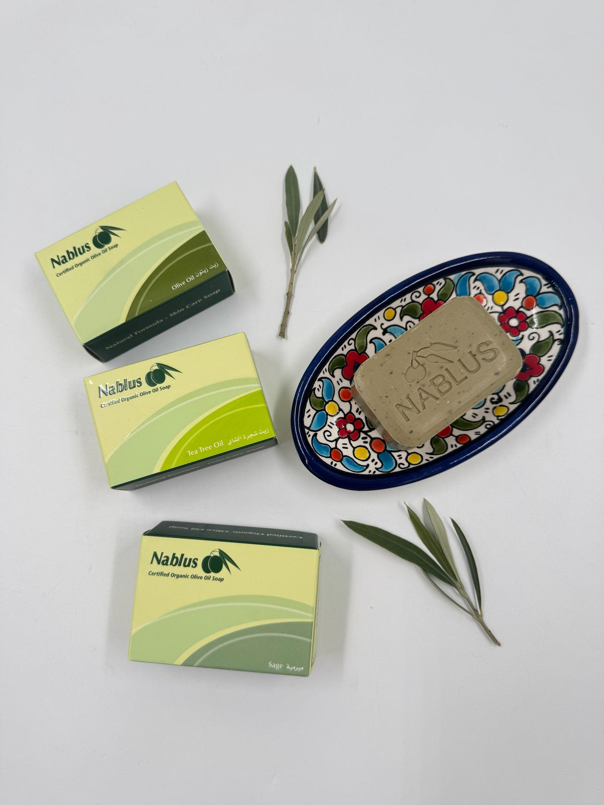 Palestinska nödvändigheter – 3 Nablus-tvålar + Al-Khalil keramisk tvålkopp (oval)