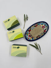 Palestinska nödvändigheter – 3 Nablus-tvålar + Al-Khalil keramisk tvålkopp (oval)